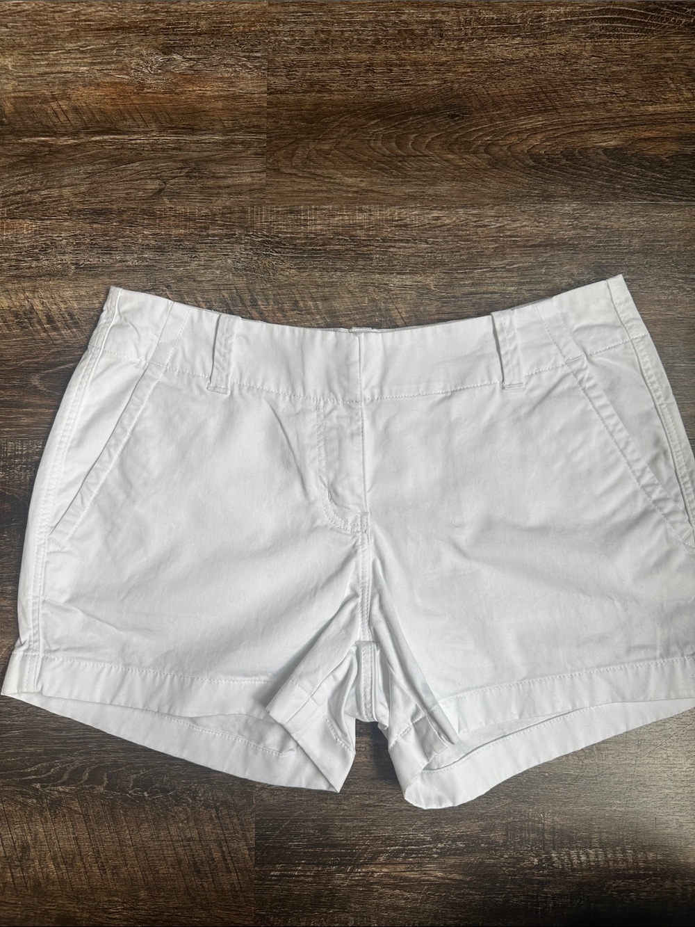 Vineyard Vines White Women's Chino Bermuda Shorts - Picture 2 of 5